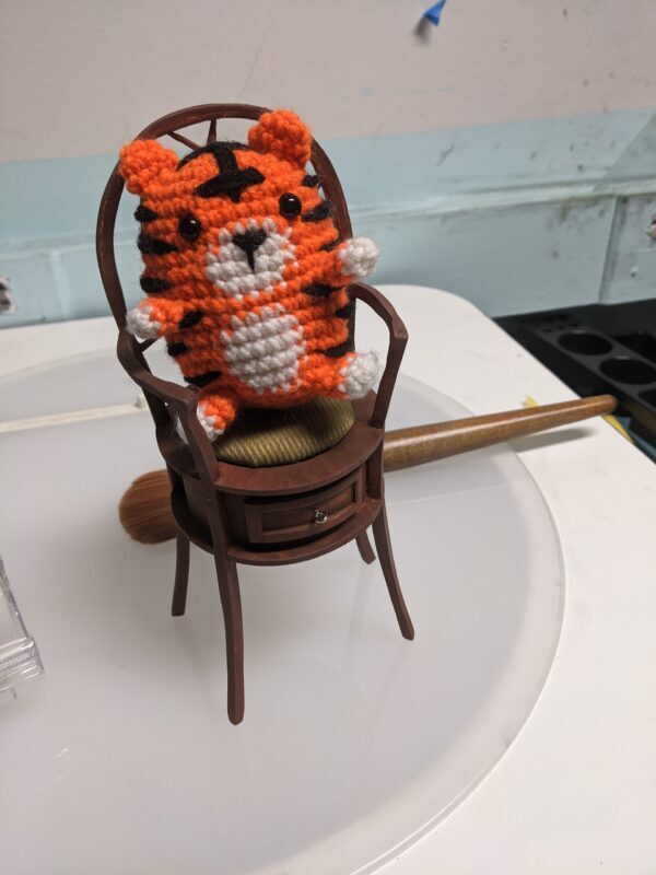 Miniature Pallet Chair – Finishing